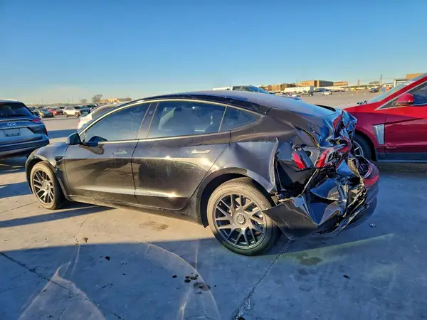 5YJ3E1EB3SF034873 2025 TESLA MODEL 3 - Image 2