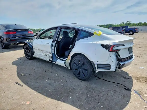 5YJ3E1EB3SF069963 2025 TESLA MODEL 3 - Image 2