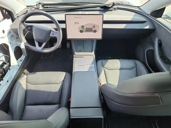 5YJ3E1EB3SF069963 2025 TESLA MODEL 3 - Image 8