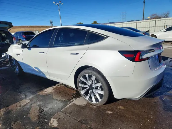 5YJ3E1EB3SF078999 2025 TESLA MODEL 3 - Image 2