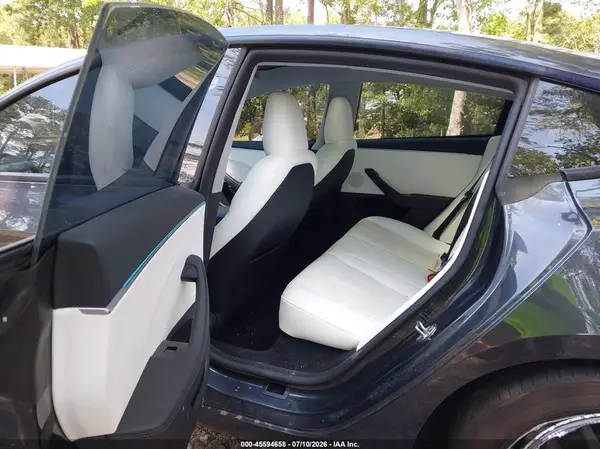 5YJ3E1EB3SF874264 2025 TESLA MODEL 3 - Image 8