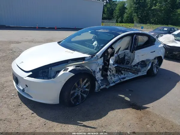 5YJ3E1EB3SF875365 2025 TESLA MODEL 3 - Image 2