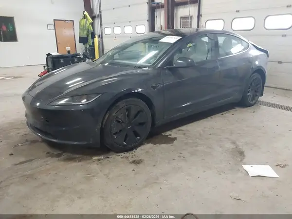 5YJ3E1EB3SF879965 2025 TESLA MODEL 3 - Image 2