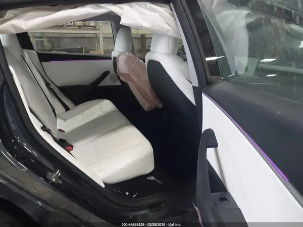 5YJ3E1EB3SF879965 2025 TESLA MODEL 3 - Image 8