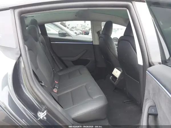 5YJ3E1EB3SF881960 2025 TESLA MODEL 3 - Image 8