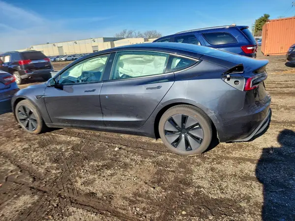 5YJ3E1EB3SF884759 2025 TESLA MODEL 3 - Image 2