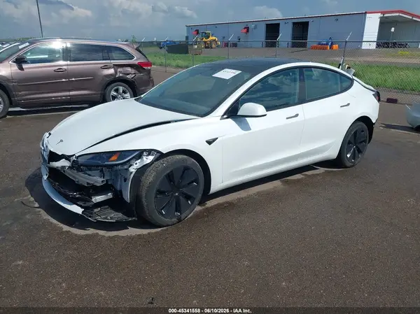 5YJ3E1EB3SF885328 2025 TESLA MODEL 3 - Image 2