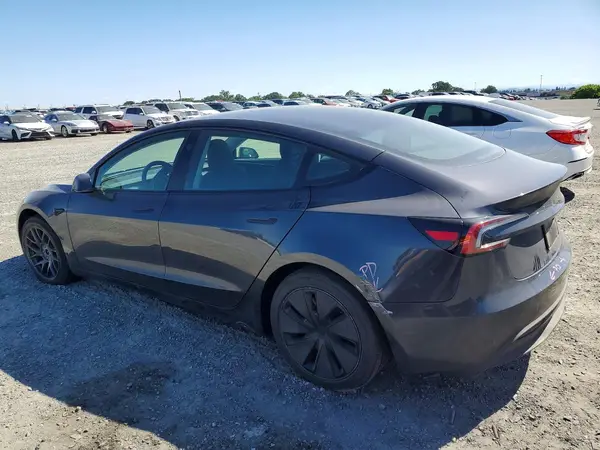 5YJ3E1EB3SF885636 2025 TESLA MODEL 3 - Image 2
