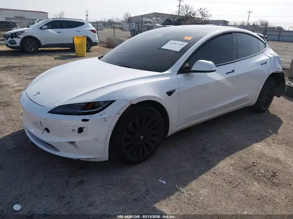 5YJ3E1EB3SF888438 2025 TESLA MODEL 3 - Image 2