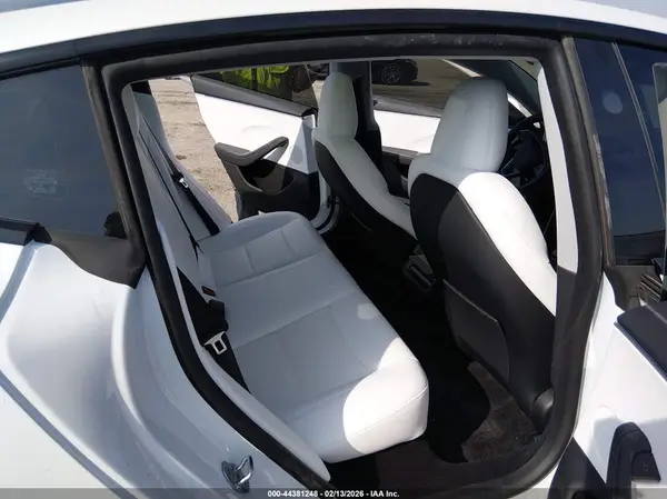 5YJ3E1EB3SF888438 2025 TESLA MODEL 3 - Image 8