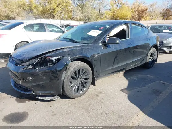 5YJ3E1EB3SF889041 2025 TESLA MODEL 3 - Image 2