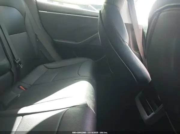5YJ3E1EB3SF889041 2025 TESLA MODEL 3 - Image 8