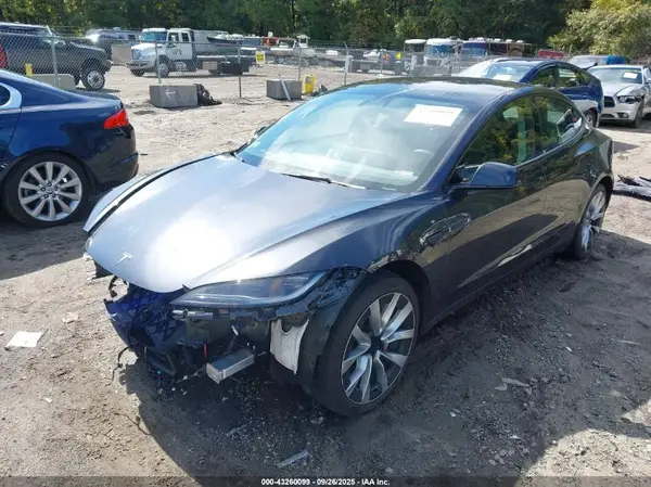 5YJ3E1EB3SF902449 2025 TESLA MODEL 3 - Image 2