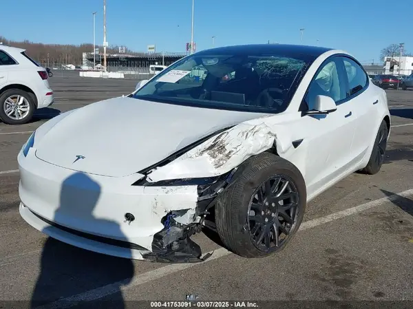 5YJ3E1EB3SF911796 2025 TESLA MODEL 3 - Image 2
