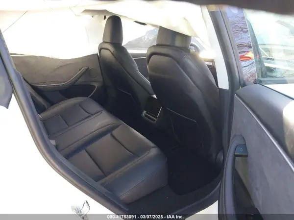 5YJ3E1EB3SF911796 2025 TESLA MODEL 3 - Image 8