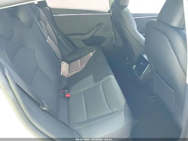 5YJ3E1EB3SF914858 2025 TESLA MODEL 3 - Image 8