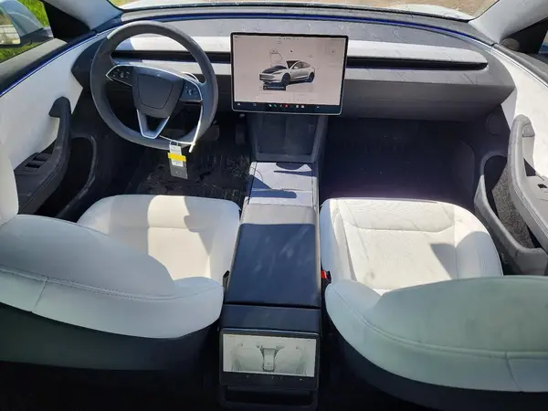 5YJ3E1EB3SF914892 2025 TESLA MODEL 3 - Image 8