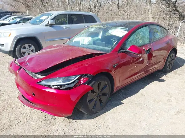 5YJ3E1EB3SF915167 2025 TESLA MODEL 3 - Image 2