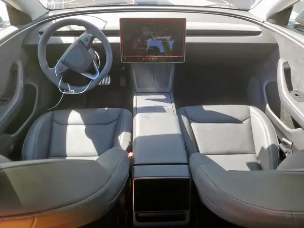 5YJ3E1EB3SF915556 2025 TESLA MODEL 3 - Image 8
