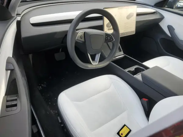 5YJ3E1EB3SF918991 2025 TESLA MODEL 3 - Image 8