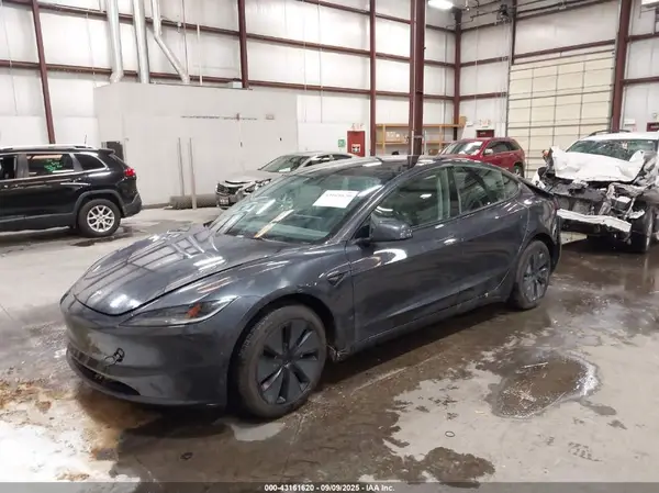 5YJ3E1EB3SF929716 2025 TESLA MODEL 3 - Image 2