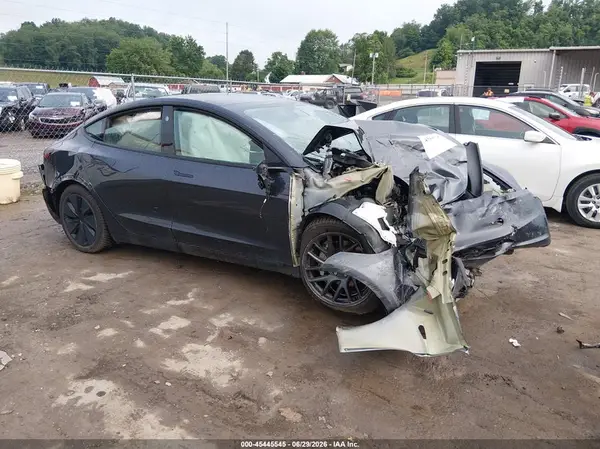 5YJ3E1EB3SF932695 2025 TESLA MODEL 3 - Image 1
