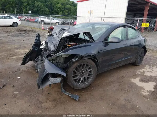 5YJ3E1EB3SF932695 2025 TESLA MODEL 3 - Image 2