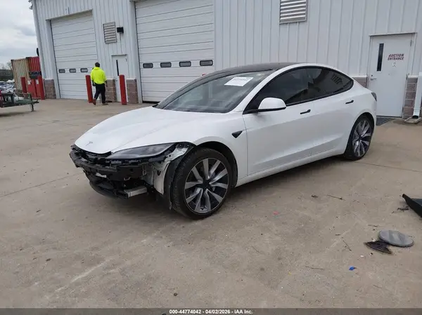 5YJ3E1EB3SF932910 2025 TESLA MODEL 3 - Image 2
