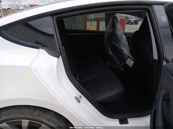 5YJ3E1EB3SF932910 2025 TESLA MODEL 3 - Image 8