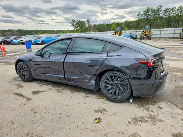 5YJ3E1EB3SF935130 2025 TESLA MODEL 3 - Image 2