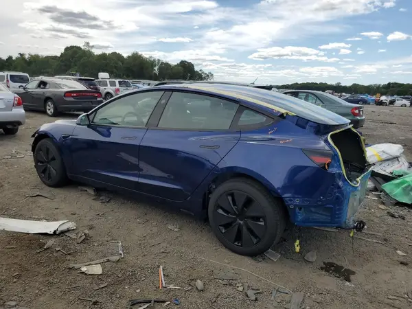 5YJ3E1EB3SF938349 2025 TESLA MODEL 3 - Image 2
