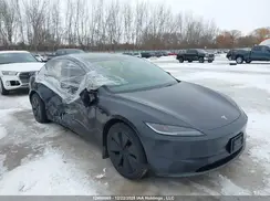 5YJ3E1EB3SF941672 2025 TESLA MODEL 3
