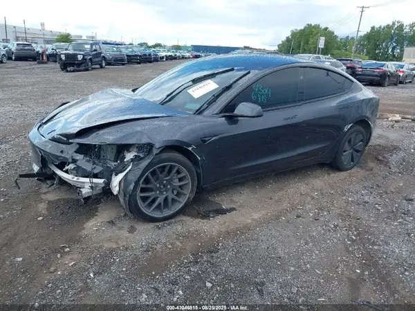 5YJ3E1EB3SF941929 2025 TESLA MODEL 3 - Image 2