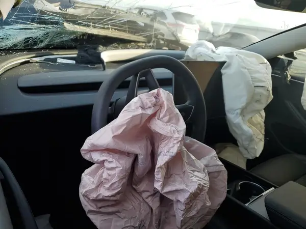 5YJ3E1EB3SF963316 2025 TESLA MODEL 3 - Image 8