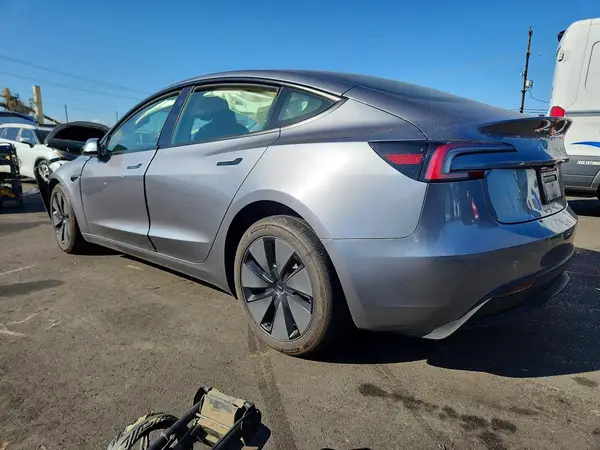 5YJ3E1EB3SF968628 2025 TESLA MODEL 3 - Image 2