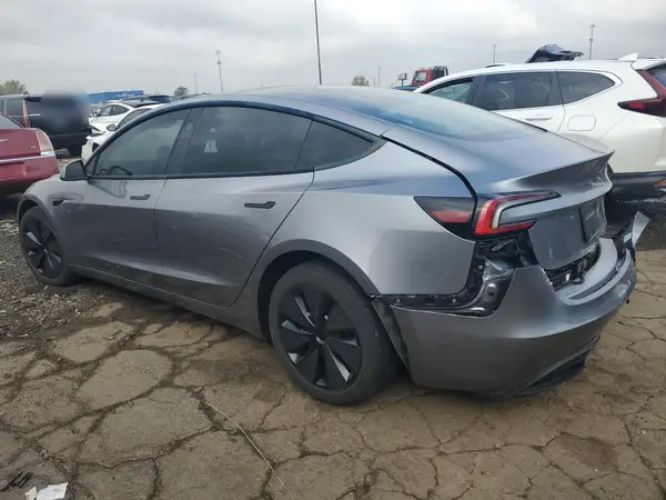 5YJ3E1EB3SF972758 2025 TESLA MODEL 3 - Image 2