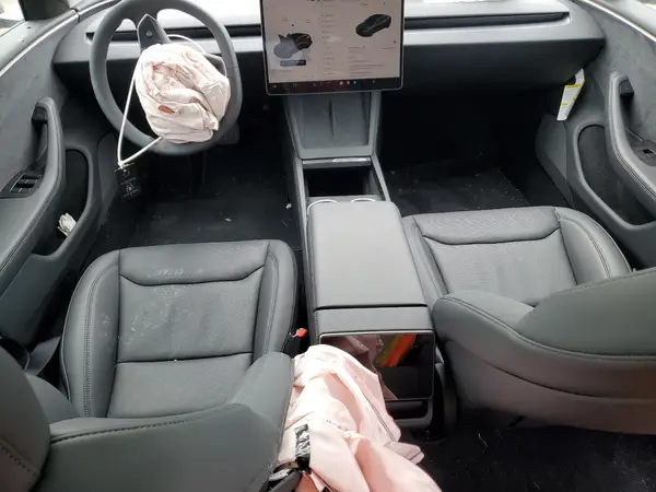5YJ3E1EB3SF975742 2025 TESLA MODEL 3 - Image 8