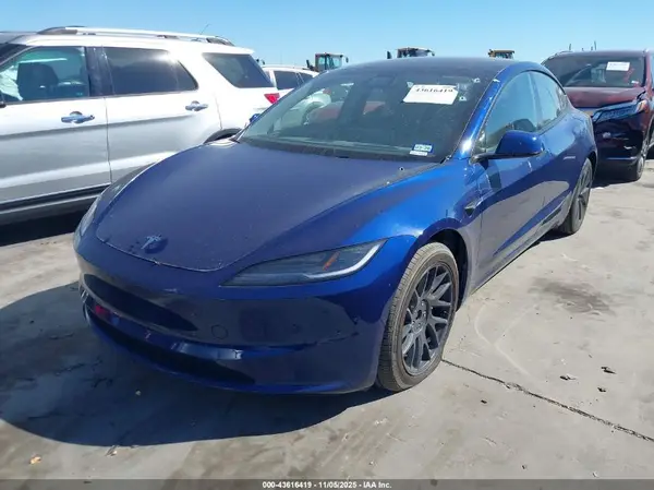 5YJ3E1EB3SF988992 2025 TESLA MODEL 3 - Image 2