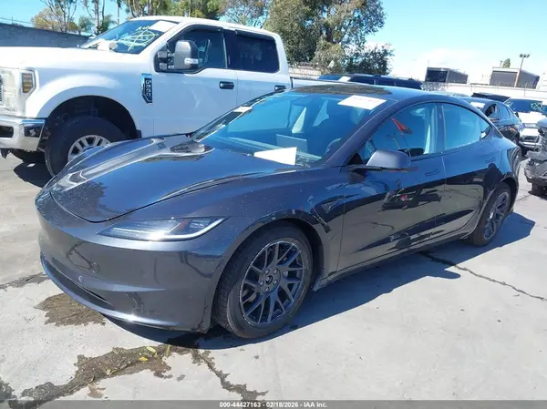 5YJ3E1EB3TF118645 2026 TESLA MODEL 3 - Image 2