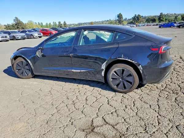 5YJ3E1EB3TF157039 2026 TESLA MODEL 3 - Image 2
