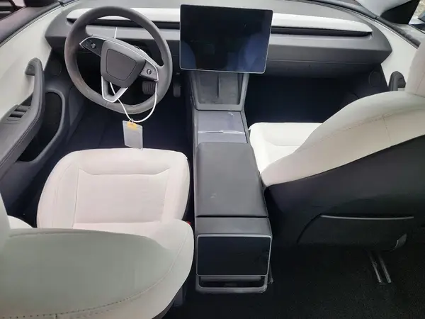 5YJ3E1EB3TF177775 2026 TESLA MODEL 3 - Image 8