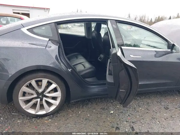5YJ3E1EB4JF068576 2018 TESLA MODEL 3 - Image 8