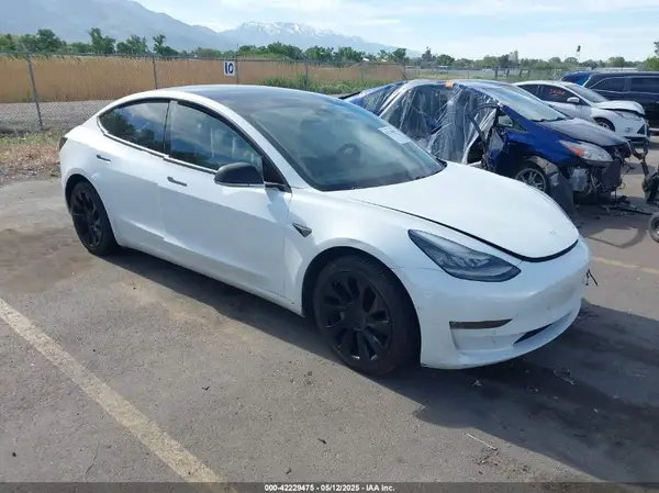 5YJ3E1EB4JF074927 2018 TESLA MODEL 3 - Image 1