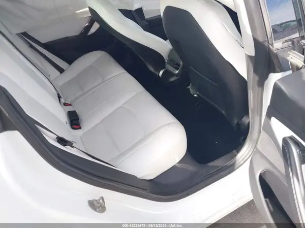 5YJ3E1EB4JF074927 2018 TESLA MODEL 3 - Image 8
