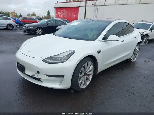 5YJ3E1EB4JF081666 2018 TESLA MODEL 3 - Image 2