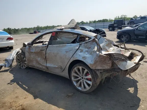 5YJ3E1EB4JF083496 2018 TESLA MODEL 3 - Image 2