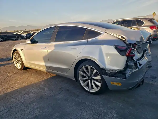 5YJ3E1EB4JF087547 2018 TESLA MODEL 3 - Image 2
