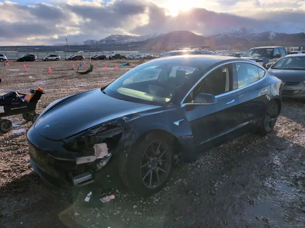 5YJ3E1EB4JF090237 2018 TESLA MODEL 3 - Image 1