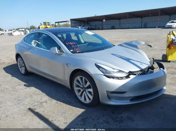 5YJ3E1EB4JF091128 2018 TESLA MODEL 3 - Image 1