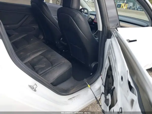 5YJ3E1EB4JF094708 2018 TESLA MODEL 3 - Image 8